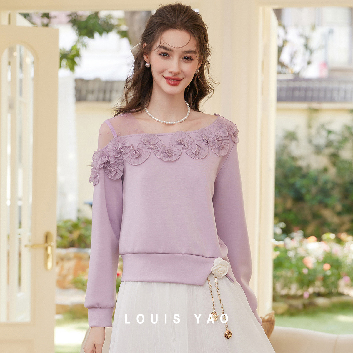 LOUIS YAO Sweet Irregular Neck - đánh giá và giá Plant Parent Hoodie